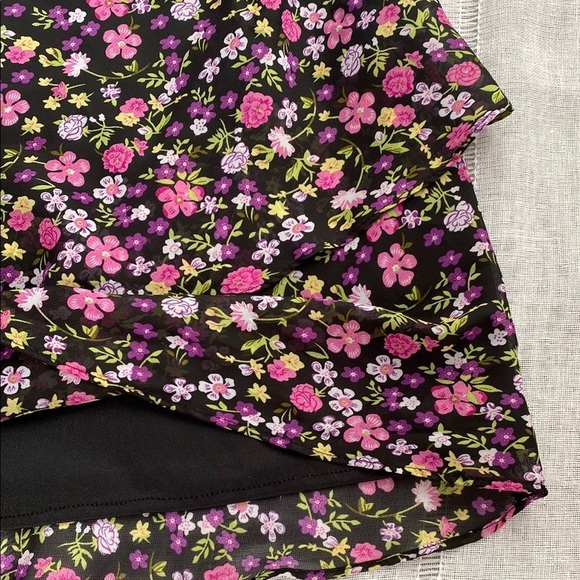 Karin Stevens 90s Floral Slip Skirt with Ruffled Detail. - Picture 4 of 12